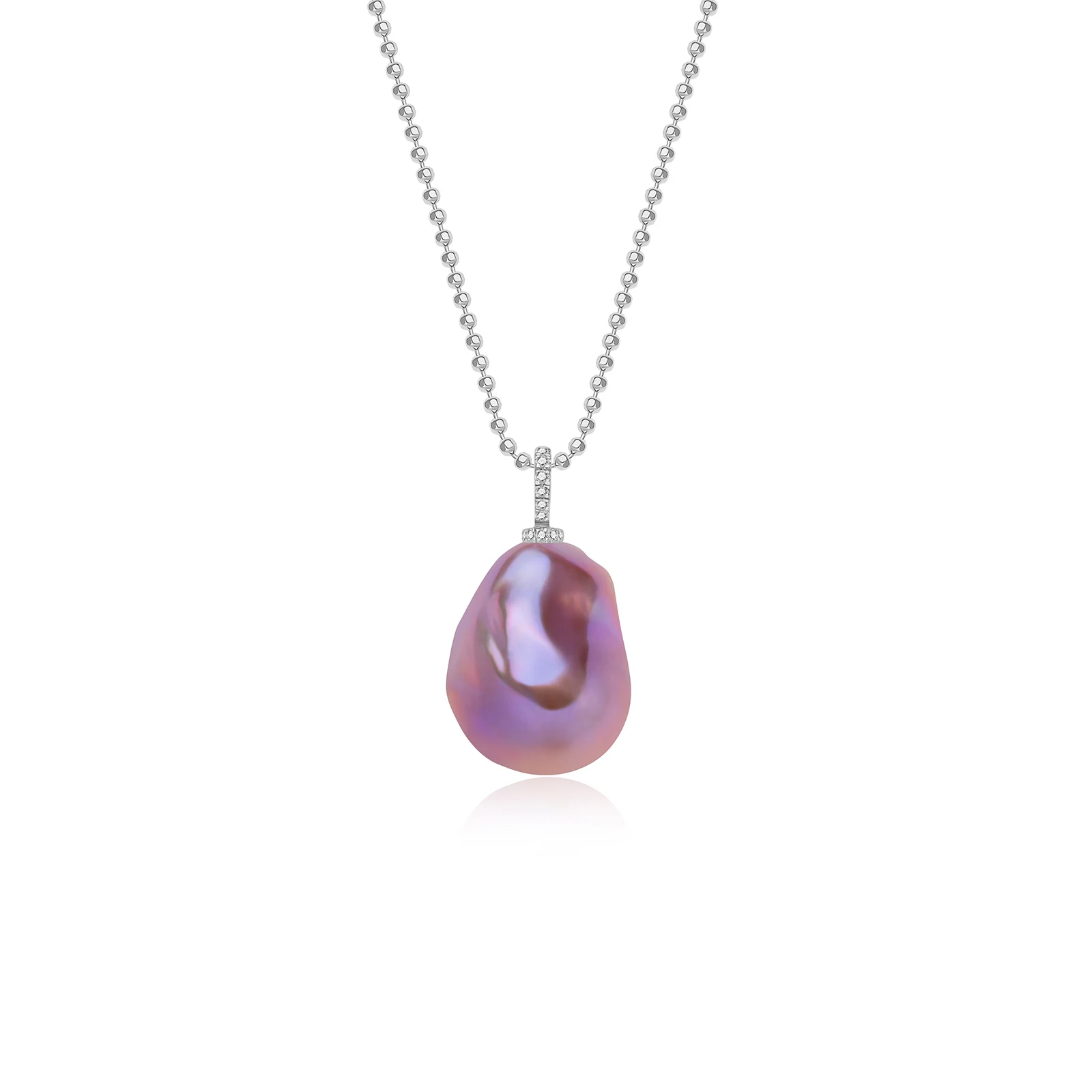 

This baroque pearl pendant necklace is elegant and stylish for mothers and girlfriends at a beach party