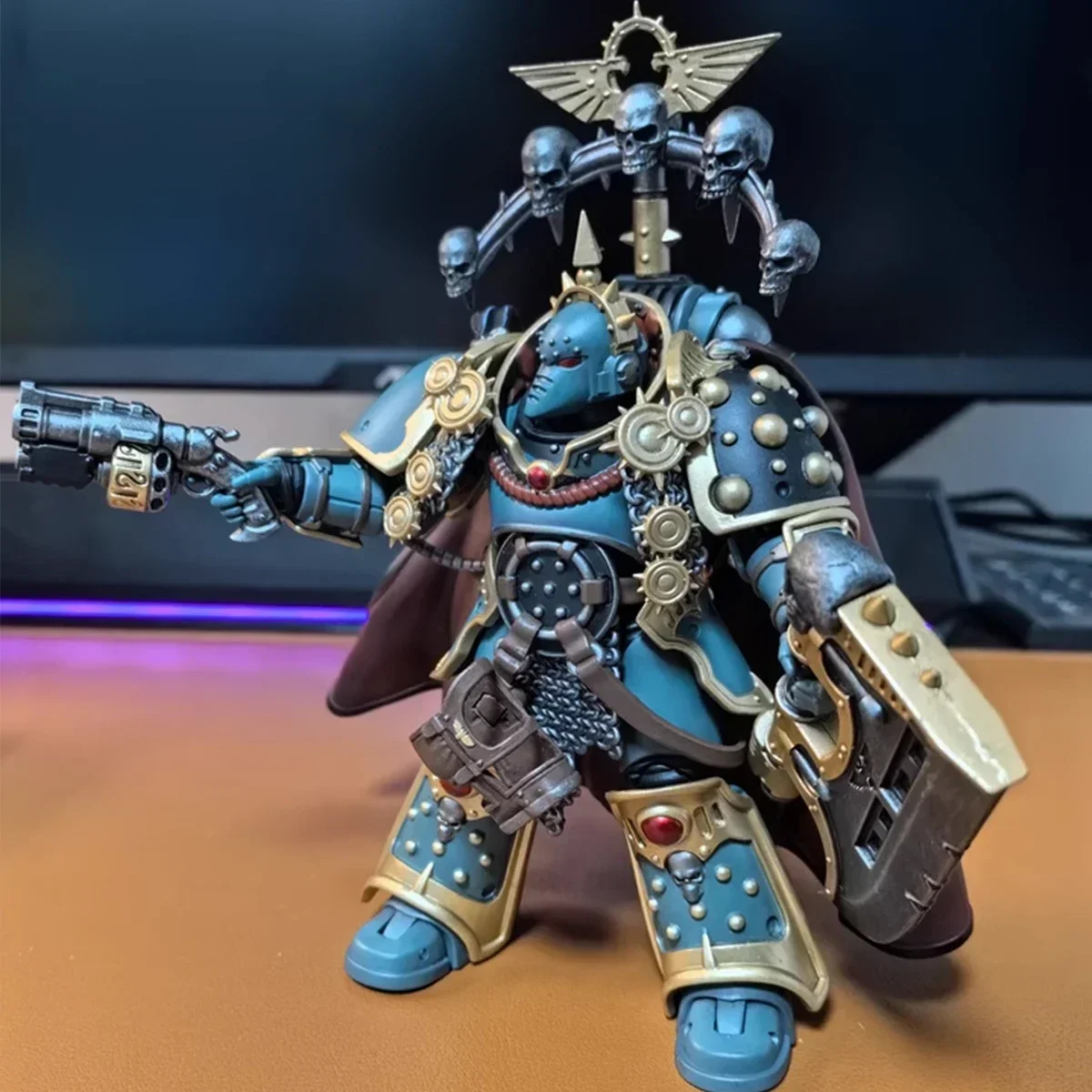 Joytoy 1/18 warhammer 30k figura de ação sons de horus legião praetor com machado de potência anime estatueta militar coleção modelo brinquedo