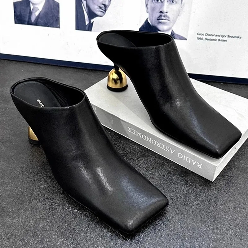 Retro Eckige Weingläser und Pantoletten für Damen im Sommer 2026, Neuer Stil für Halb-High-Heels zum Tragen