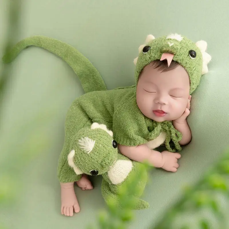 

Newborn Photography Props 2025 Cute Handmade Knitted Snake Outfits with Doll Background Blanket with Decor Leaves Set for Photo