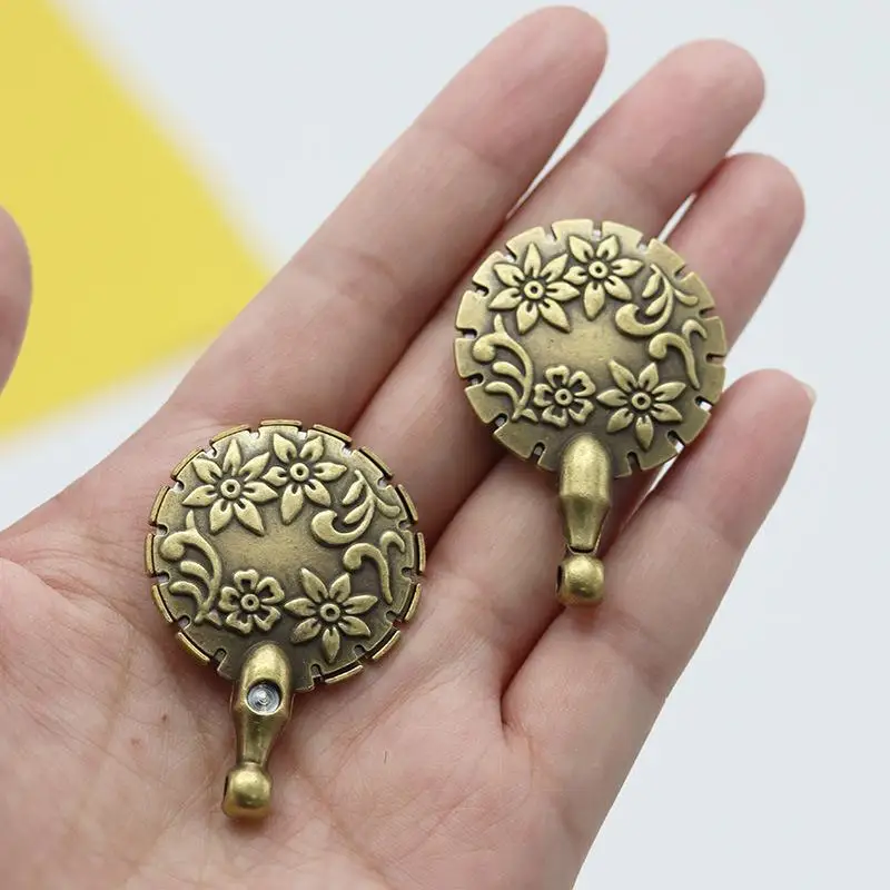 Fadenschneider im Vintage-Stil – Metall-Nähwerkzeug für Heimwerkerprojekte mit antikem Design zum Quilten, Sticken, Abschneiden und Entfernen von Fäden. – Detail 4