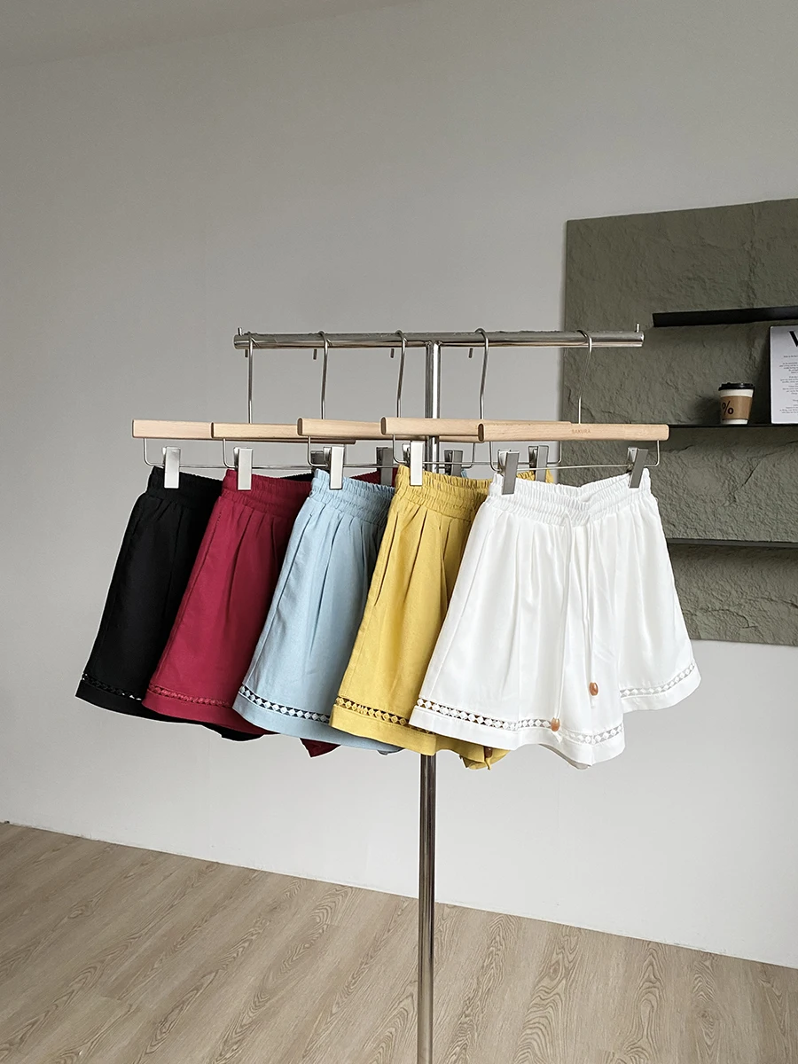 

Женские летние повседневные ажурные лоскутные короткие женские брюки с эластичной резинкой на талии, однотонные свободные короткие брюки трапециевидной формы