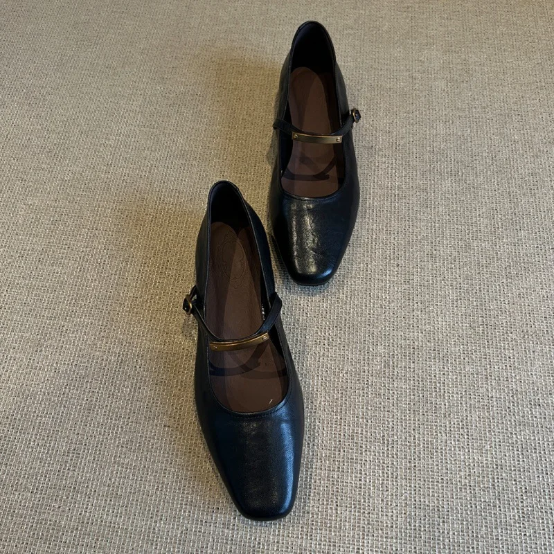Zapatos Mary Jane negros con hebilla metálica de una sola línea para mujer, zapatos retro de suela plana, versátiles, con punta cuadrada, zapatos pequeños de una sola tira.