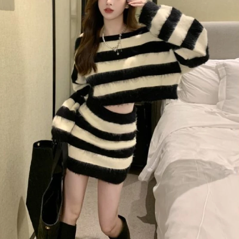

2023 Spring Striped Knitted 2 Piece Dress Set Sexy Bodycon Mini Skirt Slim + Casual Short Sweater Casual Woman Korea Suit Design