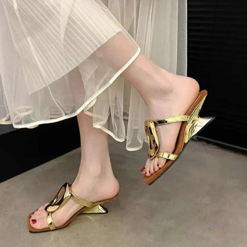 

Women's Irregular Heel Sandals Summer New Fashion Square Head Metal Buckle Anti-slip Wear-resistant Temperament Heel Shoes