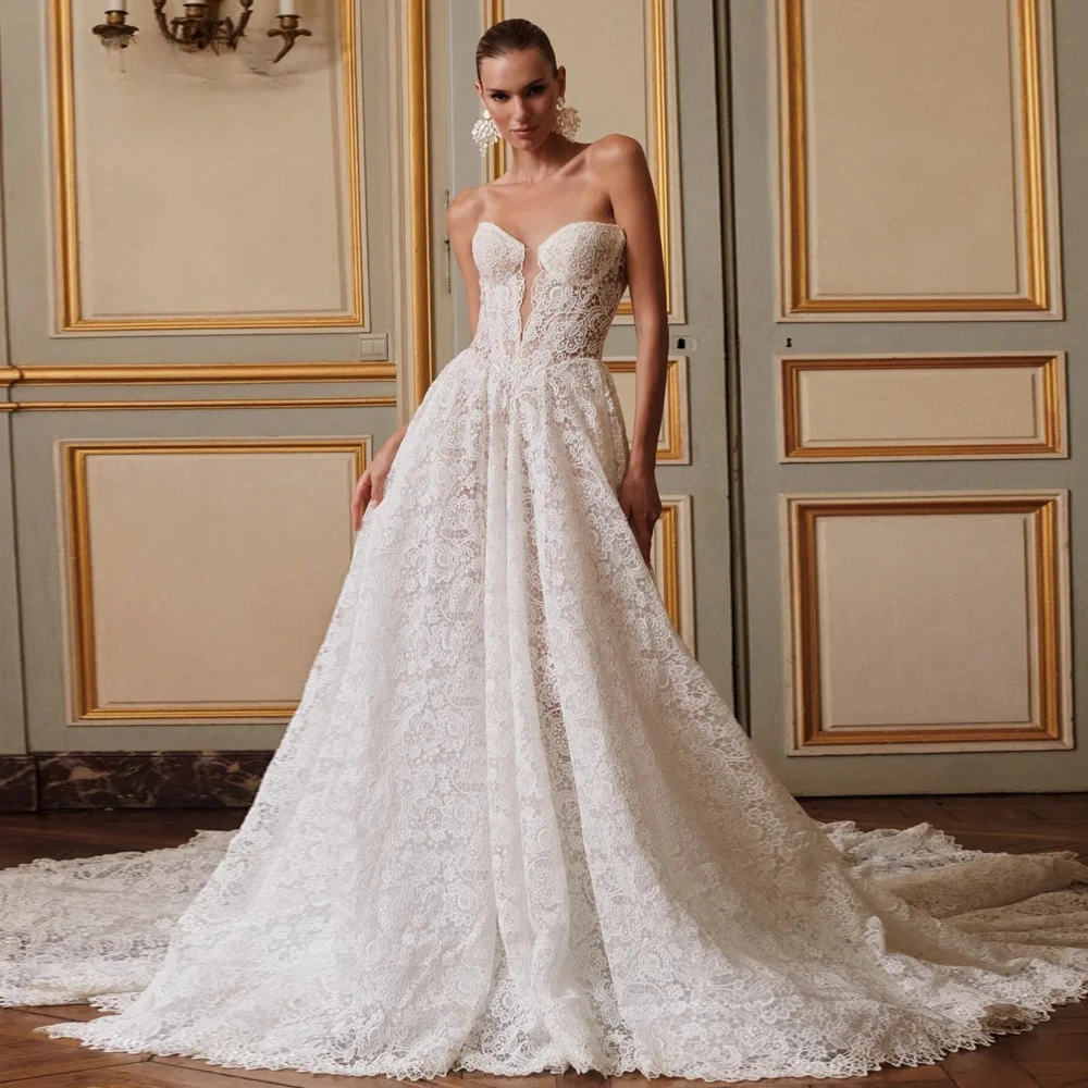 Maßgeschneiderte sexy Brautkleider in A-Linie mit herzförmiger Spitze, klassisches schulterfreies, rückenfreies Vintage-Brautkleid mit Hofschleppe