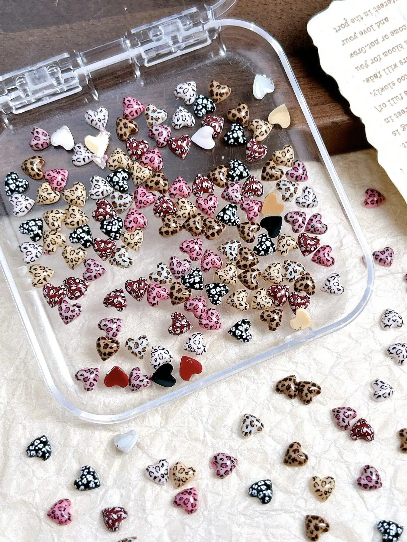

30pcs Random Mixed Mini Leopard Print, Polka Dot, Colorful Heart Shaped 3D Resin Nail Art Decorations DIY Nails