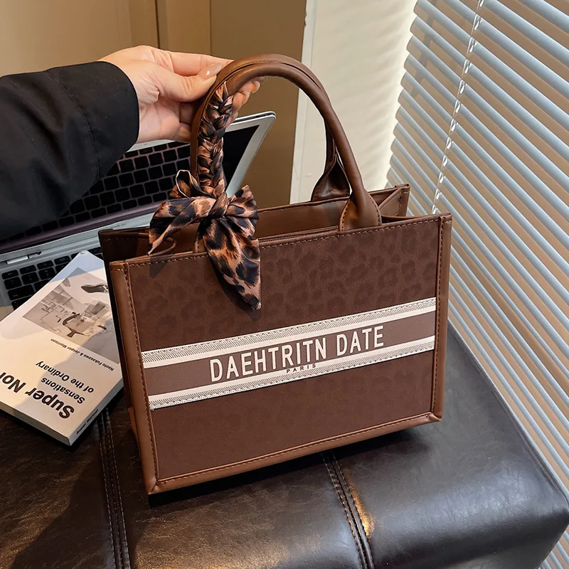 

Новинка 2023 года, матовая кожаная сумка через плечо для женщин, винтажный кошелек с ремешком-цепочкой, маленький чехол для губной помады для ежедневного использования, минималистичный