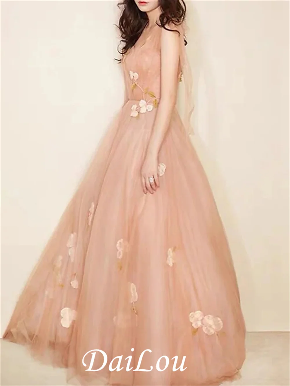 A-Line Floral Puffy พรหมชุดราตรีอย่างเป็นทางการ V คอความยาวชั้น Tulle กับโบว์ (S) Appliques