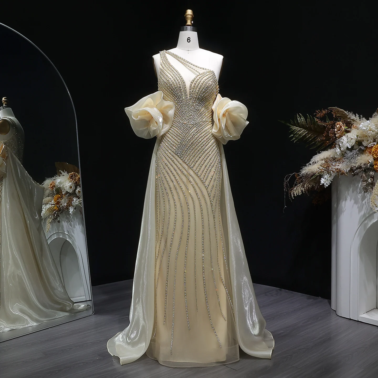 Sharon Said Dubai Luxuriöses Einschultriges Abendkleid mit Langer Schleppe, Stark Perlenbestickt, Saudi-Arabisches Damen-Abendkleid SS016 Maßanfertigung – Detail 23