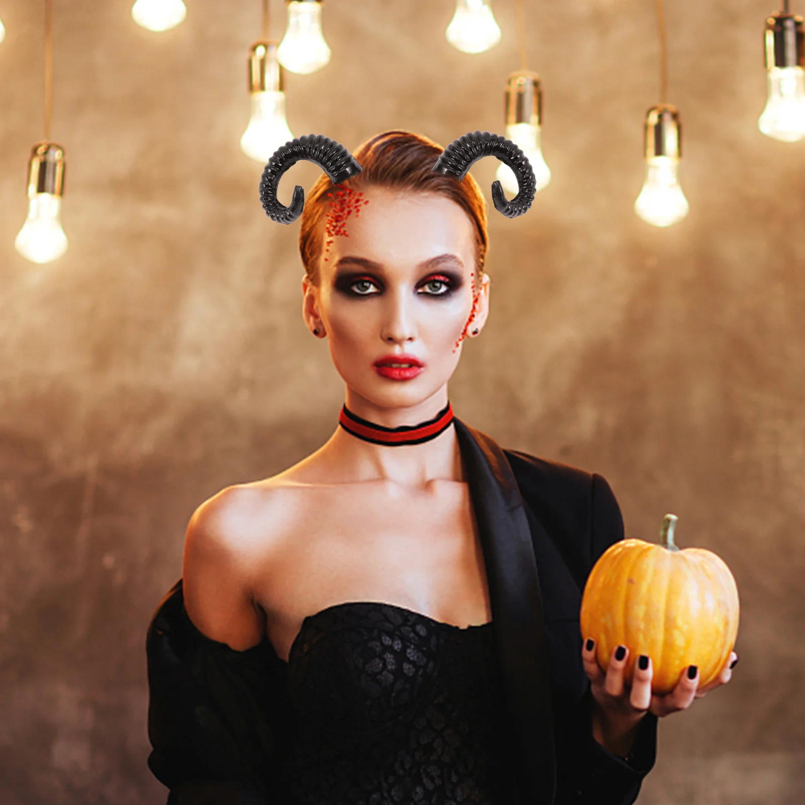 Dierenhoorn hoofdband Kunstmatige croissant Halloween-kostuums Hoorns Hoofdtooi Hoofddeksels Zwart plastic verf Feestaccessoire