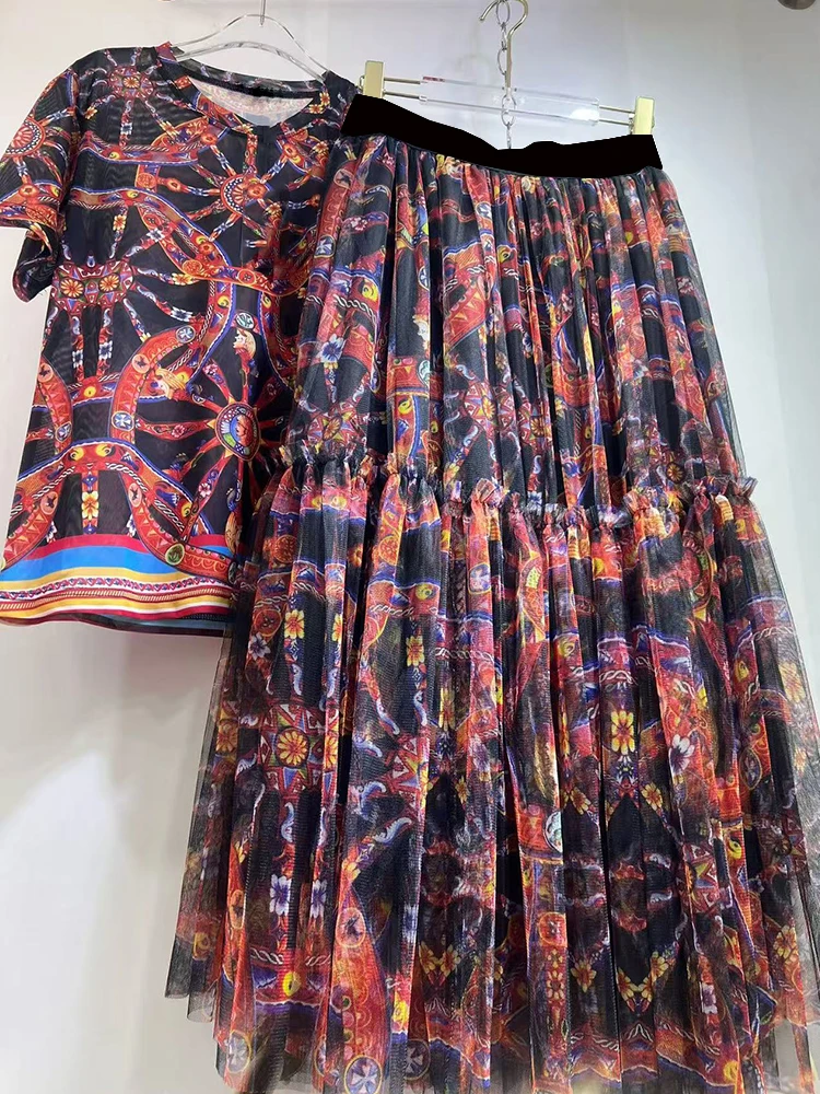 Retro geometric print knitted short-sleeved T-shirt two-piece set 2026 summer women's clothing + shirring loose mesh skirt suit
