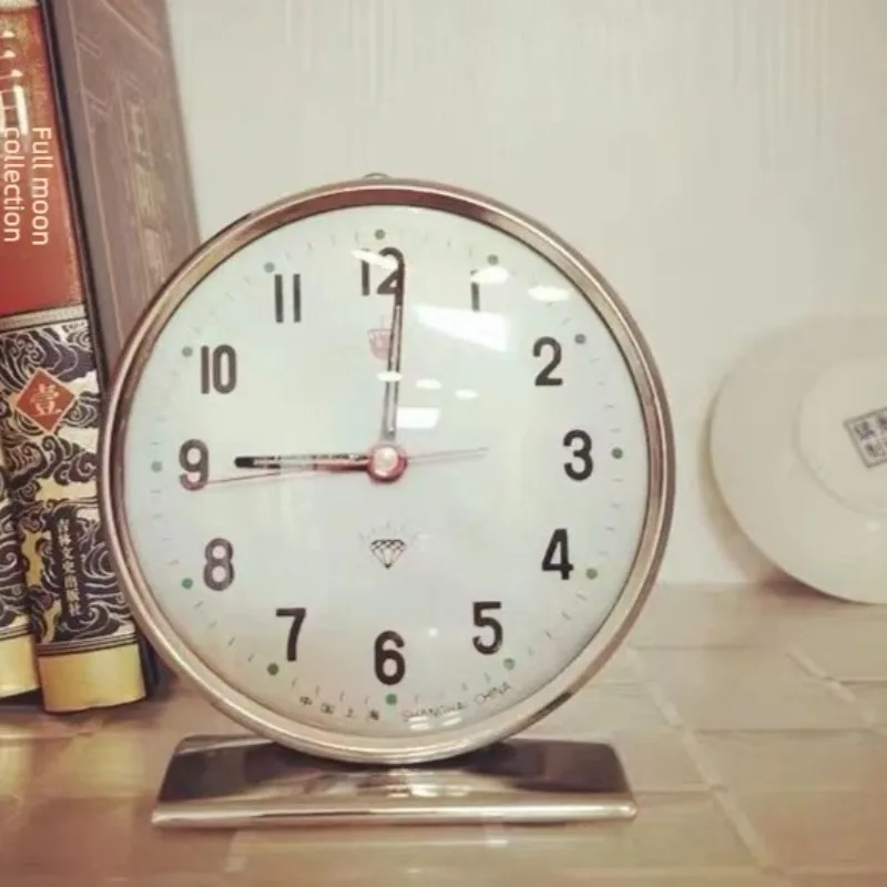 Mechanical Clockwork Desk Clock Retro Metal Clocks Home Decoration Table Clocks Bedroom Silent Bedside Table Alarm Clock