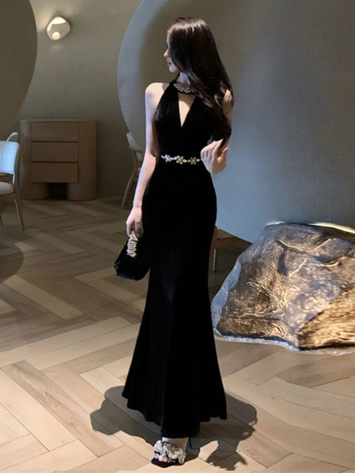 

Elegant Velvet Evening Gown with V-Neck Slim Fit Fish Tail Design for Women Stylish City Commute Date Party Wear Summer Dress