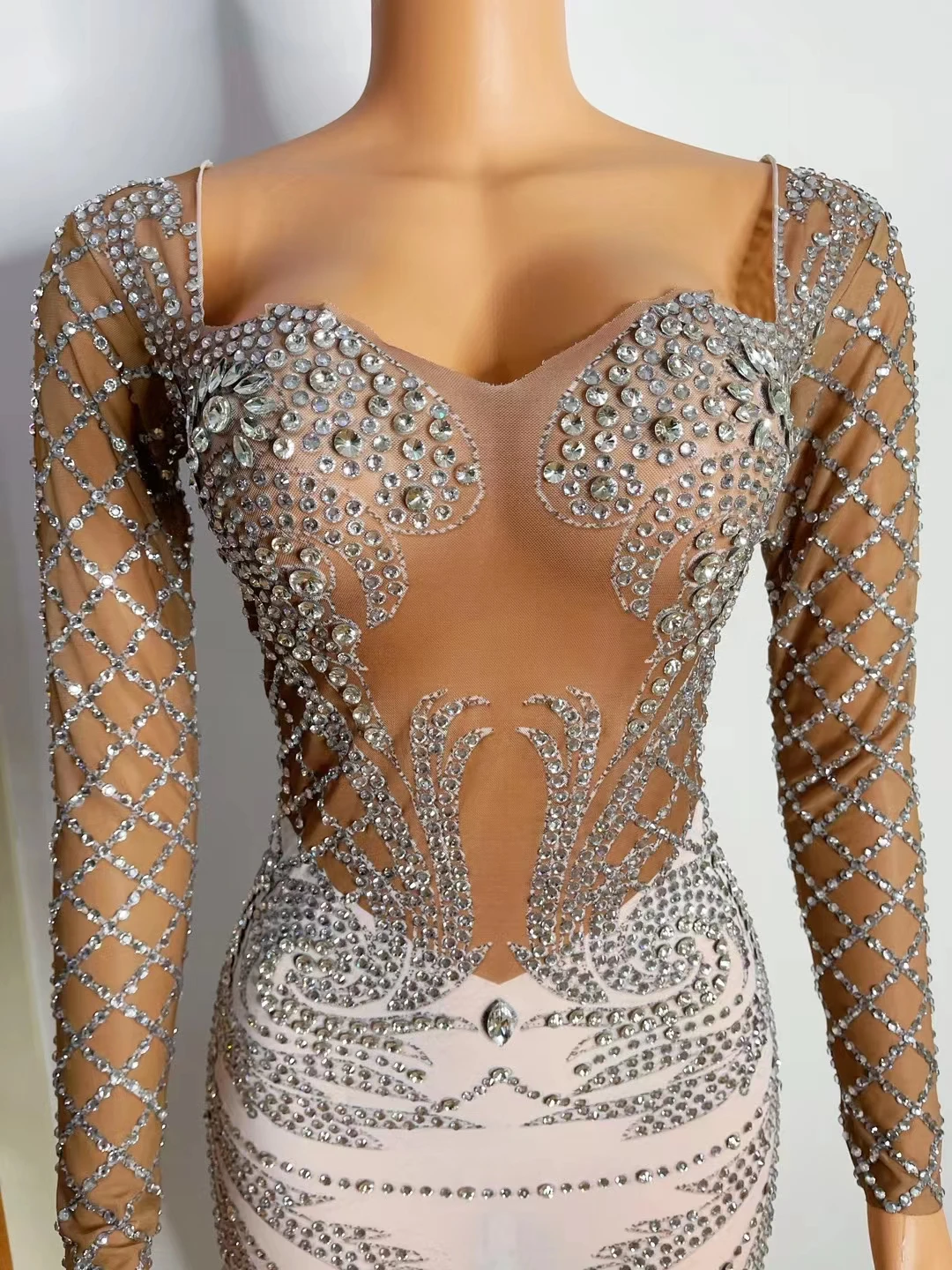 Vestido Sexy de diamantes de imitación plateados para mujer, traje de fiesta de cumpleaños de noche, traje de rendimiento de baile, Mantou, diseñador de marca