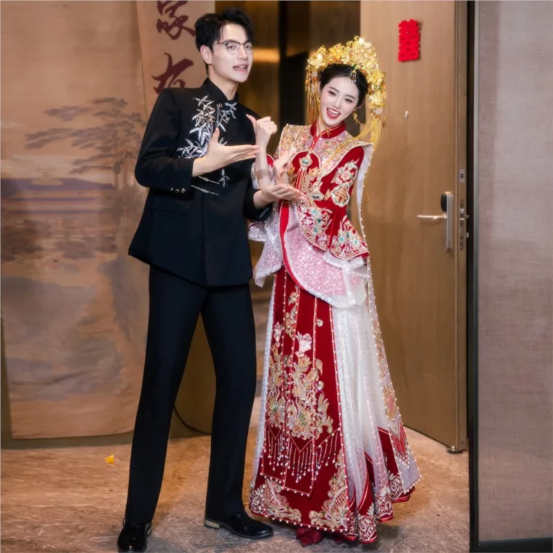 

New Chinese-style Han-style toasting clothing with phoenix crowns and red wedding robes has been released