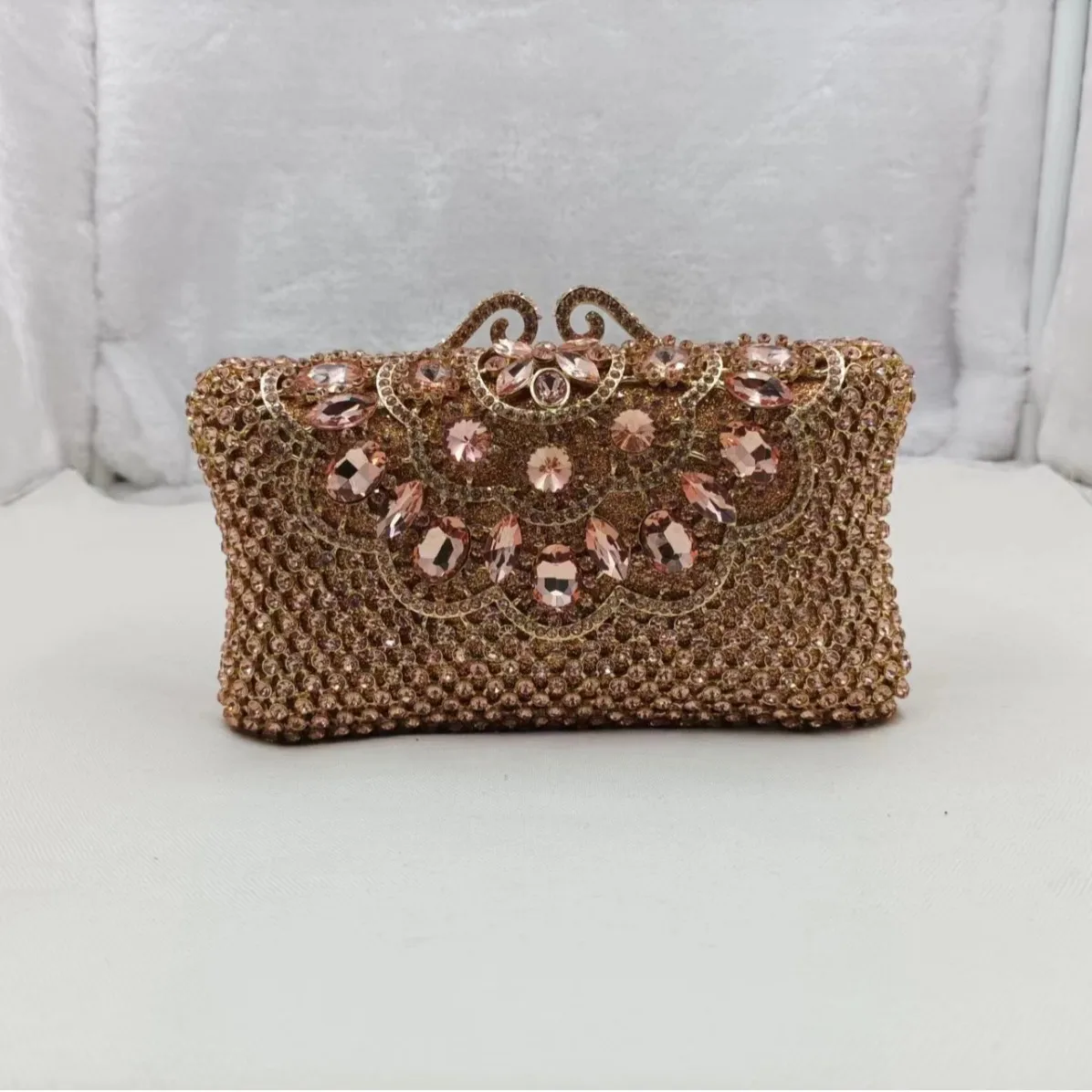 2026 New high-end dinner bag, rhinestone-encrusted diamond clutch bag, women's bag with cheongsam, small banquet handbag.