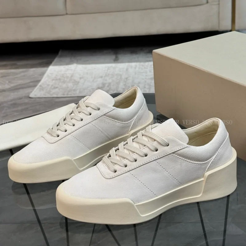 

Мужская повседневная обувь, новые кроссовки, простой дизайн, однотонные, высокого качества, размер 38-45, удобная дышащая кожаная обувь на шнуровке с круглым носком