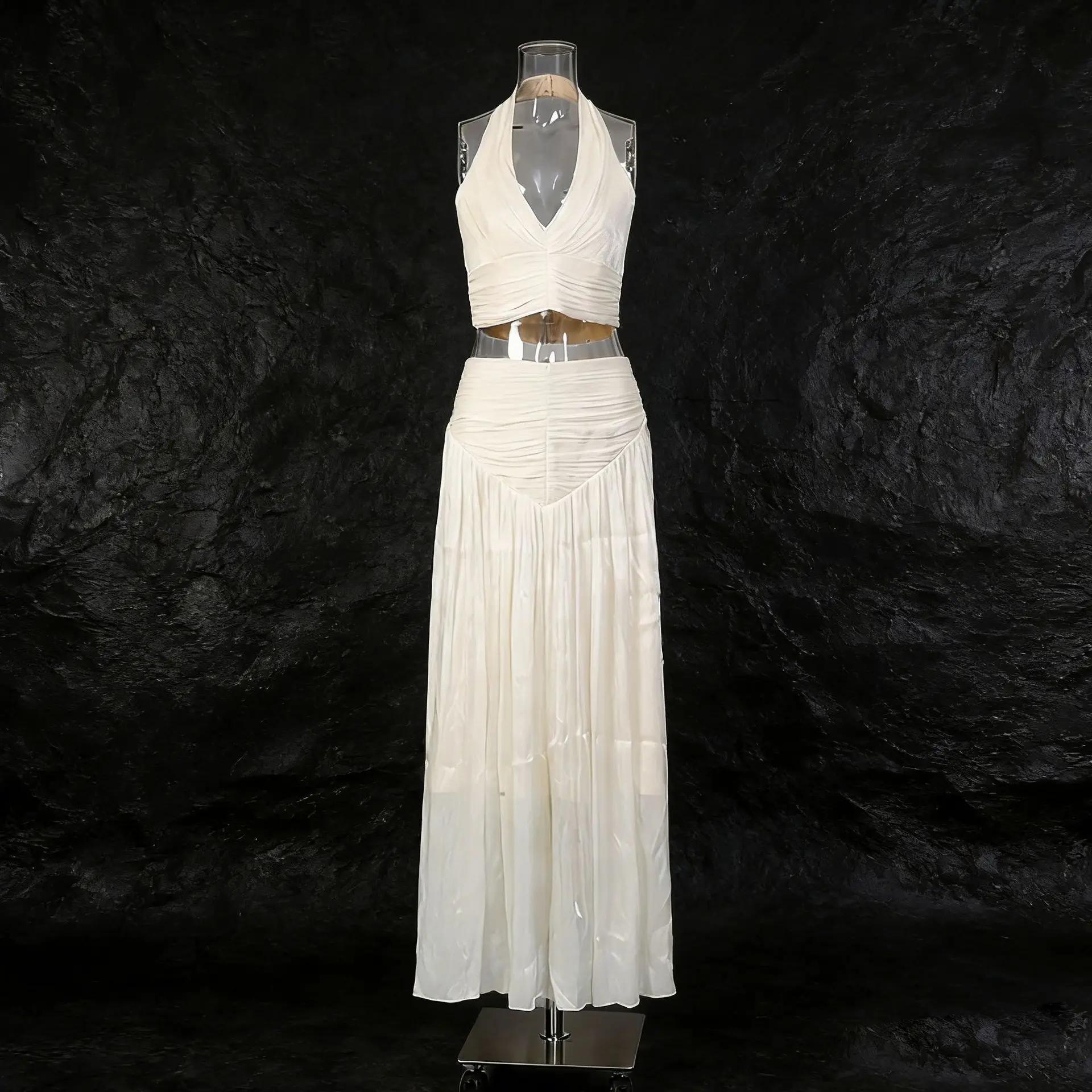 2026 Spring New French Elegance Gentle Style Two-Piece Set Halter Neck Sleeveless Top + Pleated Skirt