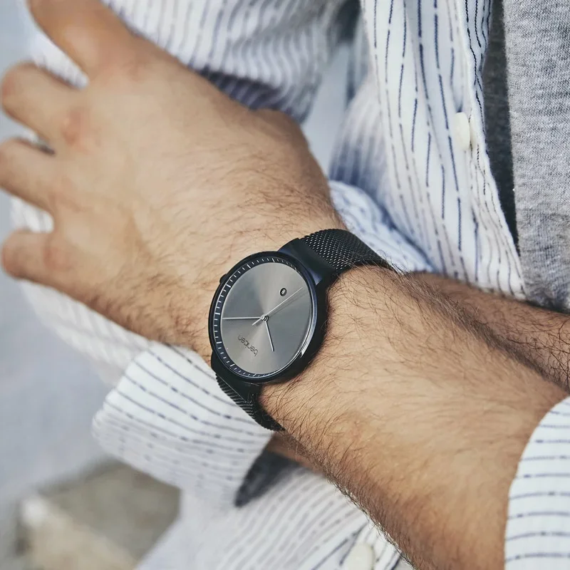 2025 Orologio da uomo ultrasottile alla moda studente maschio versione coreana dell'orologio da uomo semplice nuovo concetto luminoso al quarzo impermeabile w