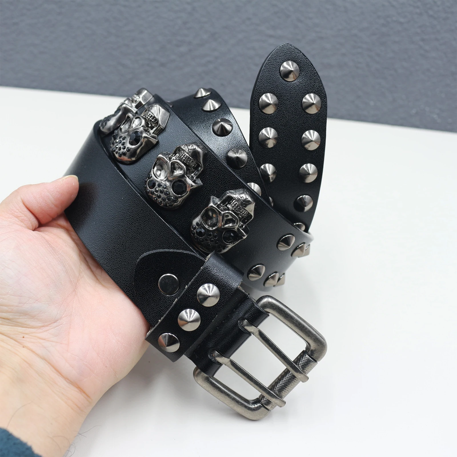 Genuine Leather Retro Men's skull Rivet Belt Pointed nails Women's Belt Hip-Hop Rock Punk Y2K Style Jeans Men's and Women's Belt