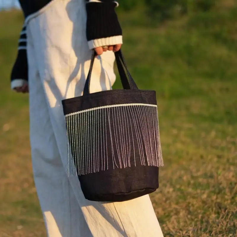 

New Fashionable Large Capacity Bucket Denim Canvas Tassel Inlaid Diamond Handbag Simple And Casual Versatile Women's Bag Trendy