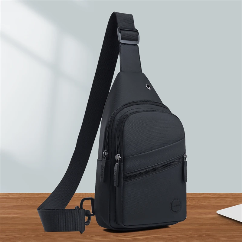 

Men's sports chest bag multifunctional cross shoulder bag, suitable for fitness and outdoor travel, durable, with multiple zi