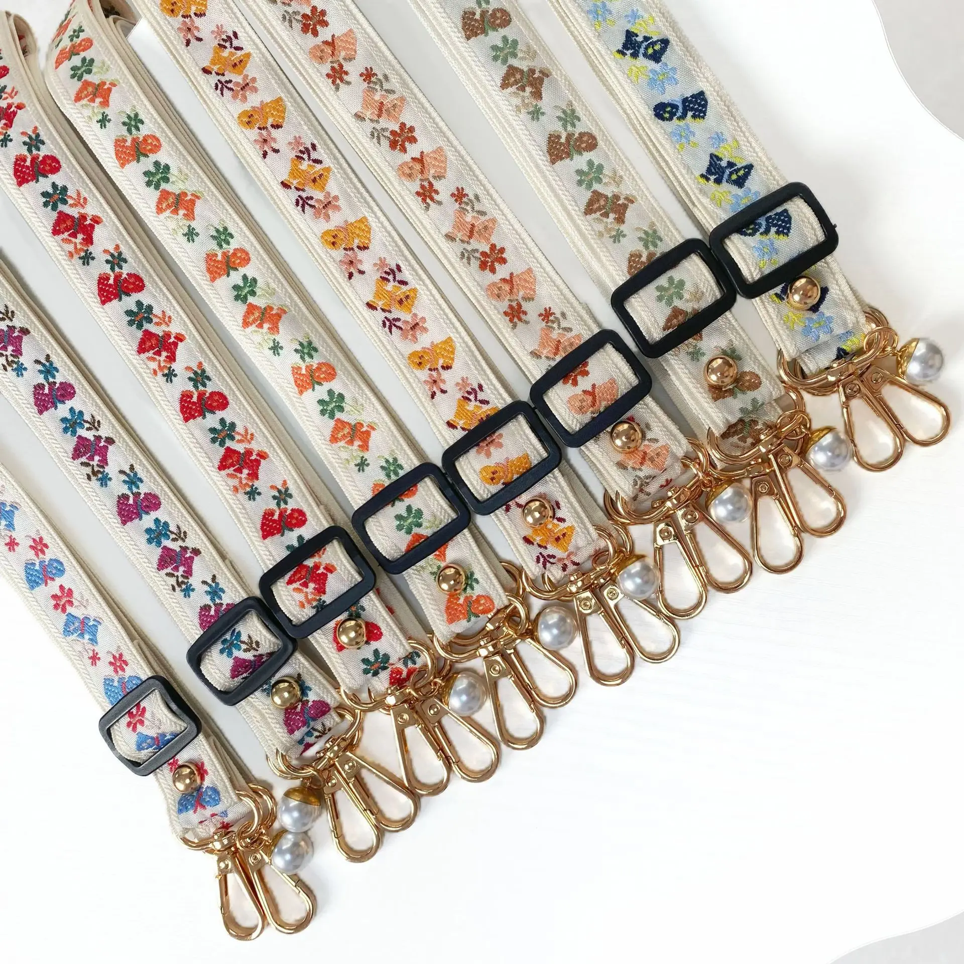 

Vintage Style Embroidered Pattern Light Luxury Mobile Phone Lanyard with Multiple Patterns Keychain Lanyard Bag Pendant