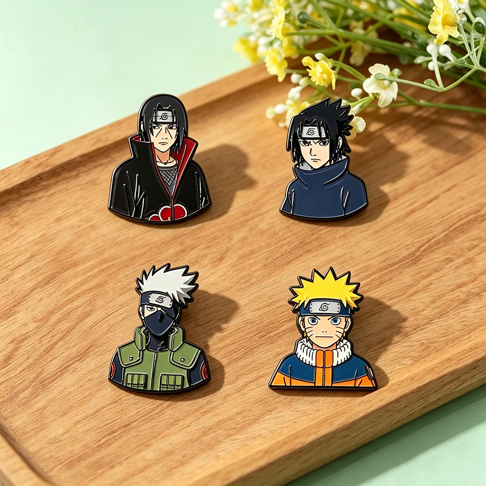 4 Stück Anime Naruto Charakter Emaille-Pins Ninja Cartoon Kakashi Sasuke Itachi Uzumaki Metall-Broschen Anstecknadeln Geschenk für Sammler