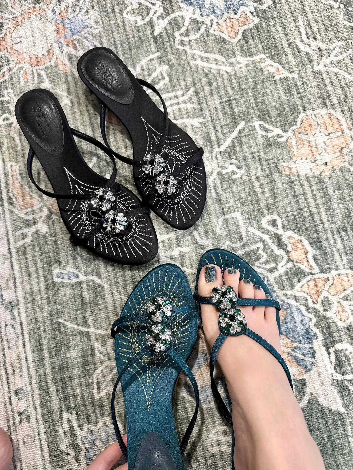 Vintage Fashion Female - Customized High-end Silk Embroidery Slippers Vintage