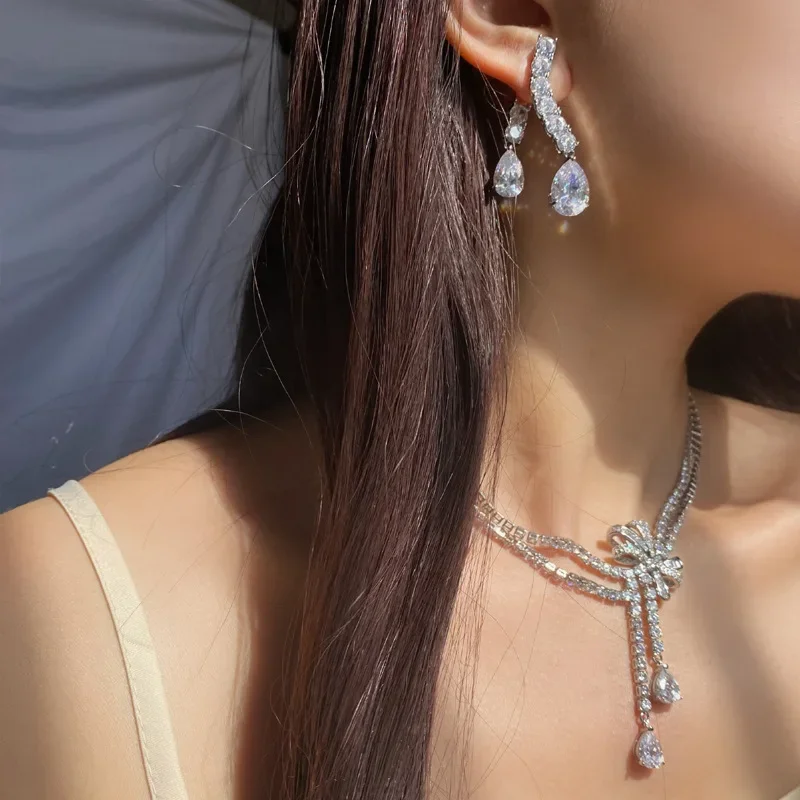 

MDL Moissa!ite Style Light Luxury Set 18K Plated 3A Zirconia Diamonds Geometric Stud Earrings Design Bow GF Necklace