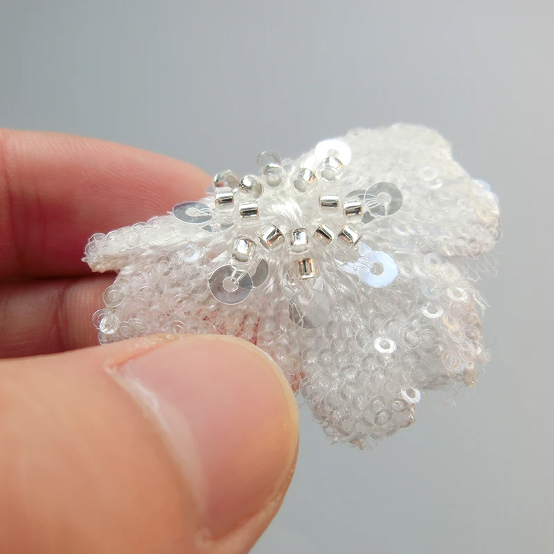 1Pcs Beaded Lace 4cm Pearl Flower Patches Beaded Appliqued DIY Craft Sewing Sew-On Wedding Dress Christmas Garment Decoration