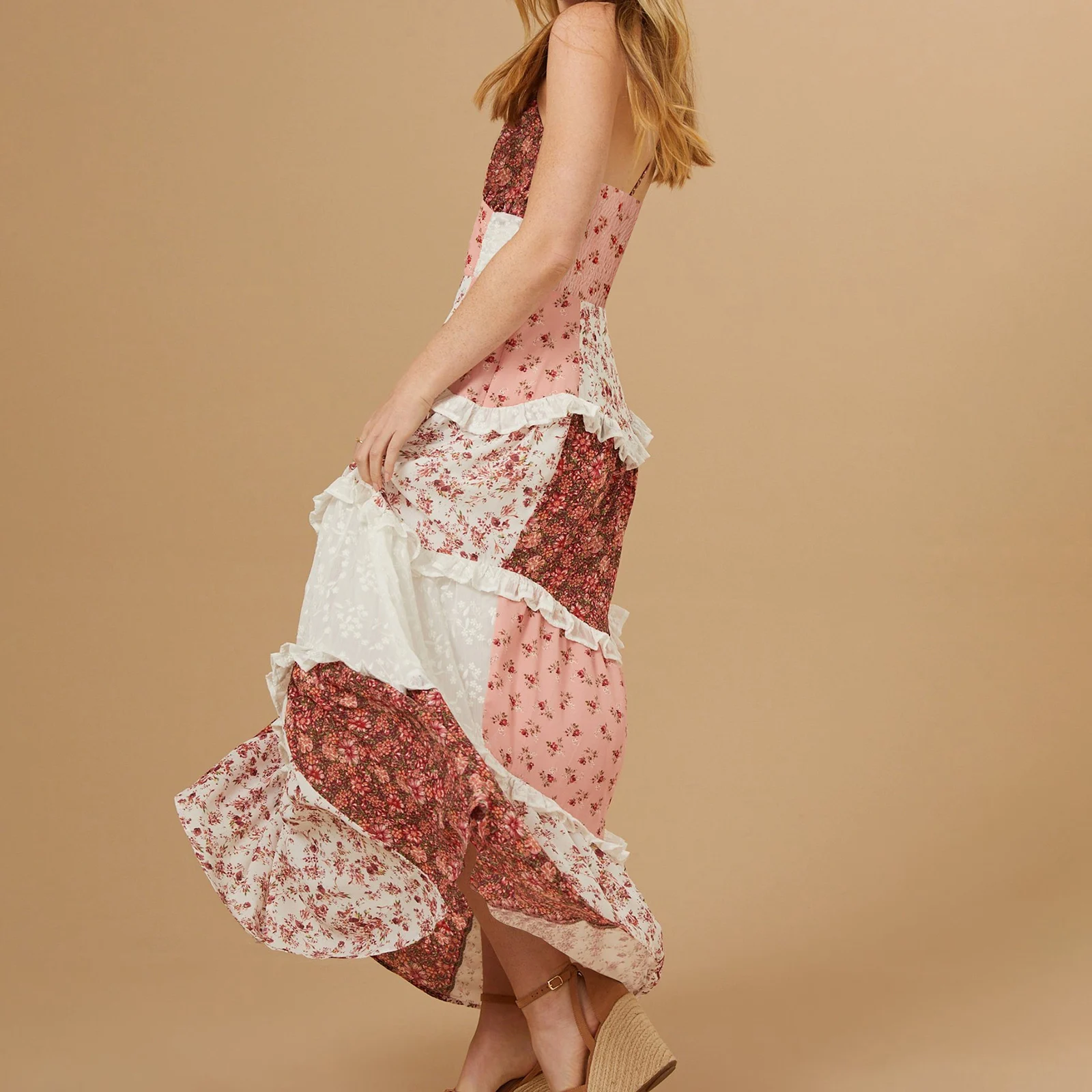 Damska Sukienka Letnia w Kwiaty Boho z Dekoltem w Serek, Rozkloszowana Sukienka Plażowa Długa Maxi na Lato 2025