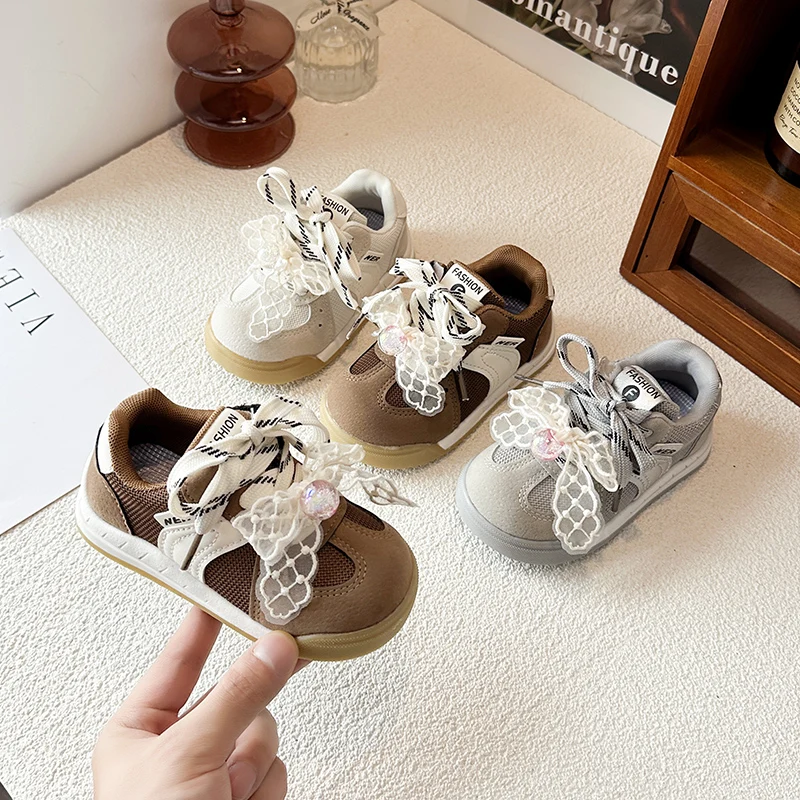 

Детская повседневная обувь для девочек, весна 2026, новая мода в корейском стиле, нескользящие универсальные модные школьные кроссовки с мягкой подошвой