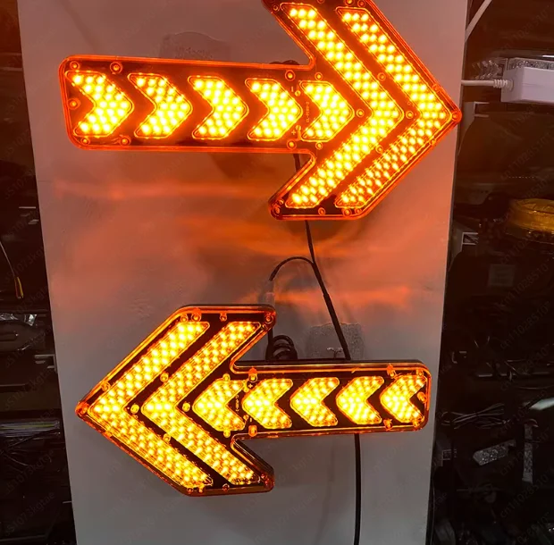 Sprinkler arrow light Sanitation garbage truck directional LED guide light Anti-rear-end double flash warning