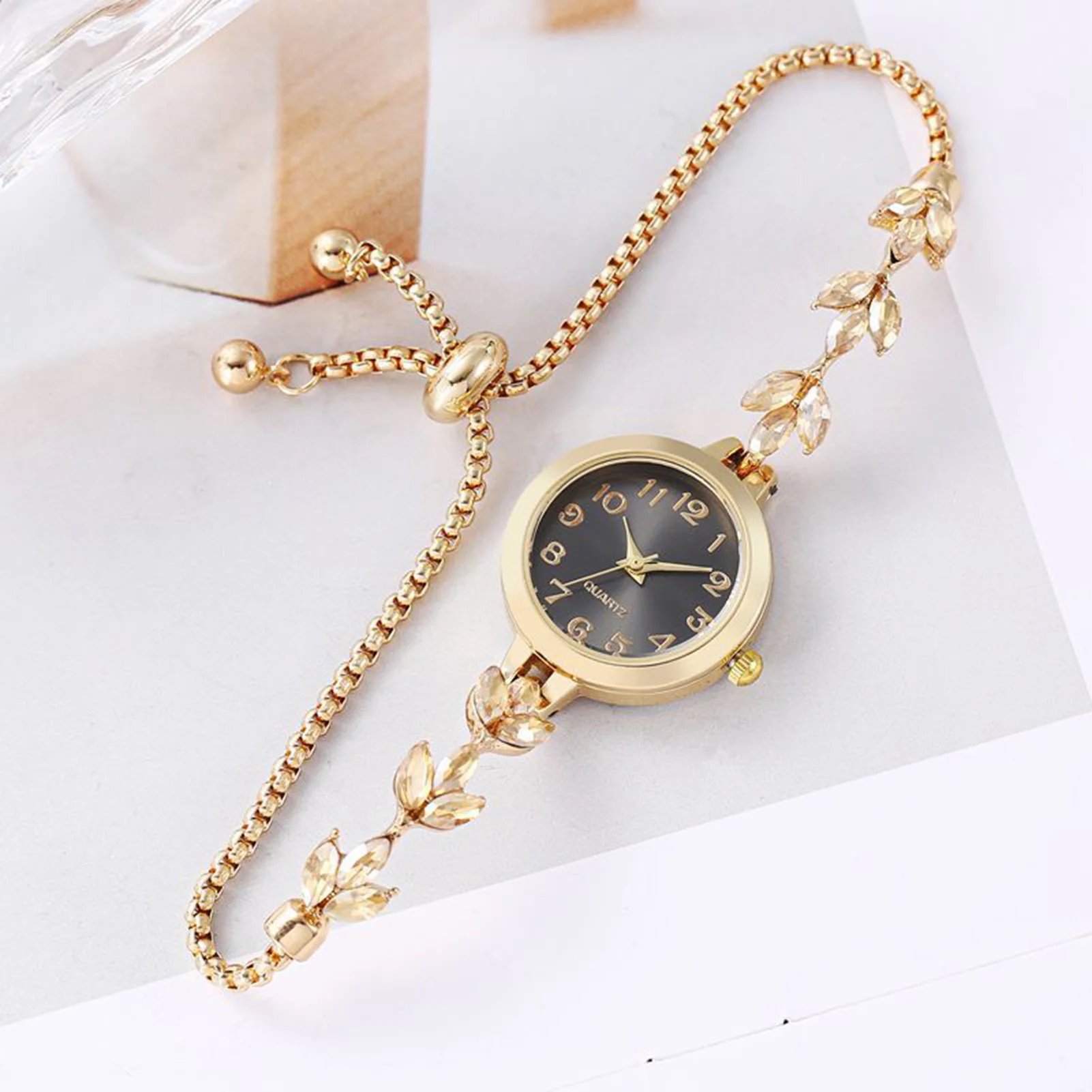 Women's Shiny Rhinestone Watches Flower Shape Design Bands Chain Bracelet Watch for Meeting and Dating Office
