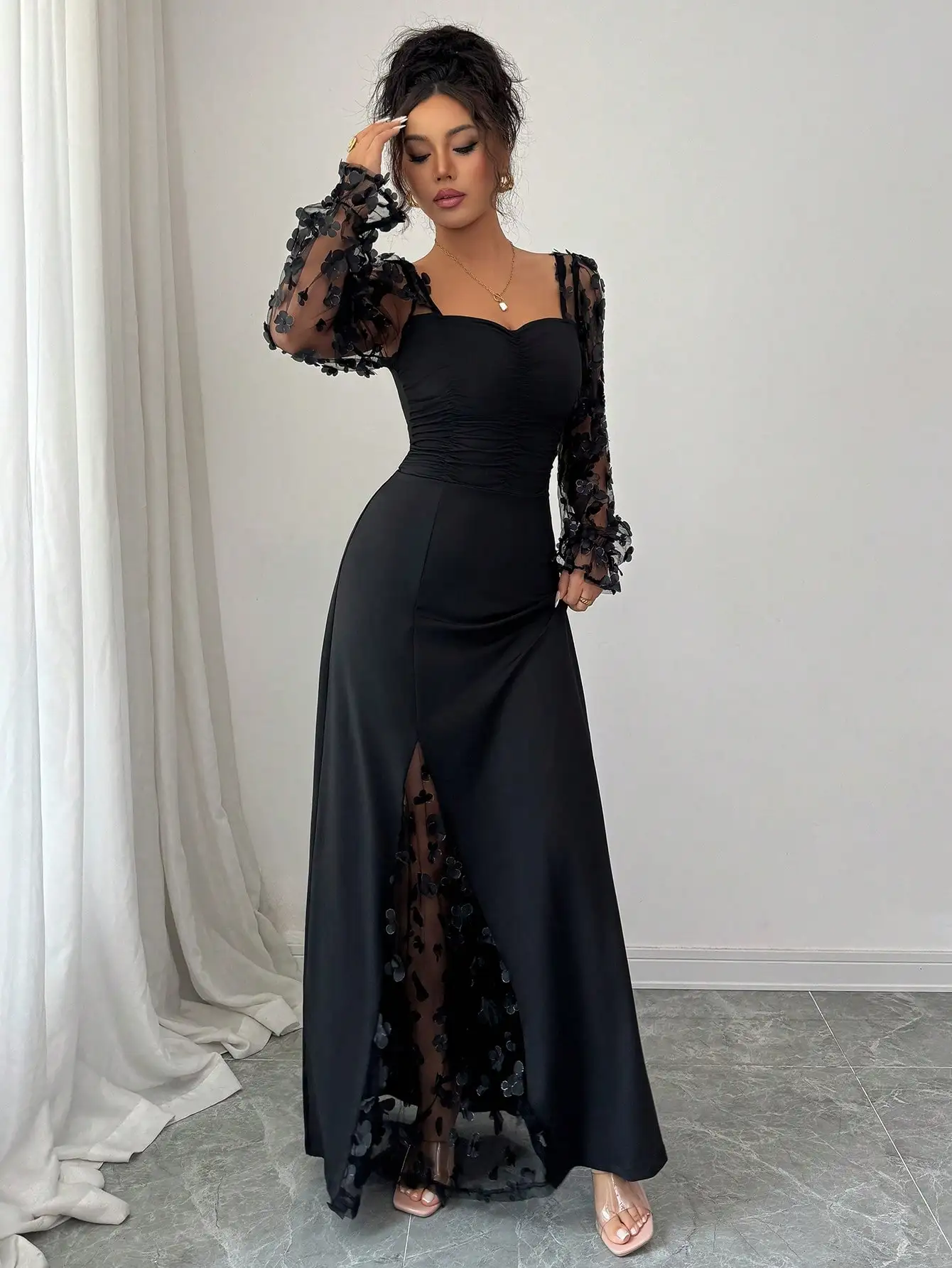 Elegante Abito Lungo Nero con Maniche Lunghe e Applicazioni Floreali, Perfetto per Feste, Matrimoni ed Eventi Formali