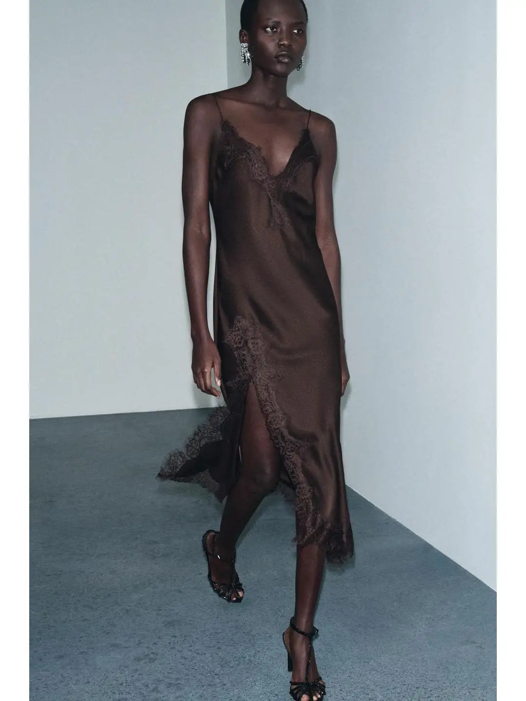 

Sexy Asymmetric Silk Satin Feel Dr Faionable Ladies' Summer Autumn Seasonal Clothing Soft Silk Fabric Strapl Gown