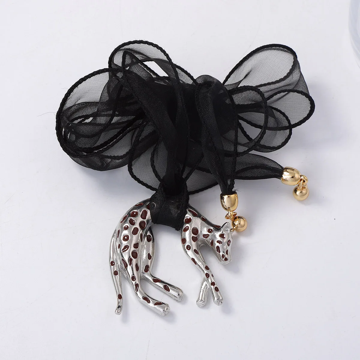 European and American retro wild alloy drip oil exaggerated cheetah ribbon rope sweater chain pendant necklace, jewelry