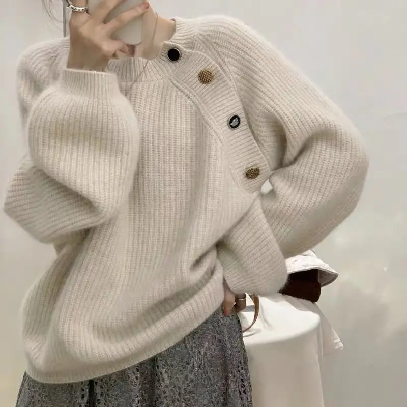 

Round neck buttoned sweater for women autumn and winter 2024 new inner sweater design niche lazy style bottoming men clothing