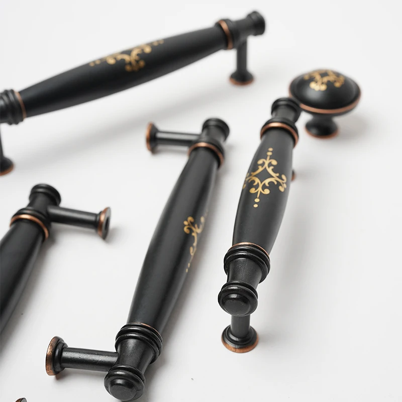 Vintage-Schrankgriff aus schwarzer Keramik mit goldenem Blumenmuster – Zinklegierung und Hardware mit antikem Finish für Schubladen/Kleiderschränke