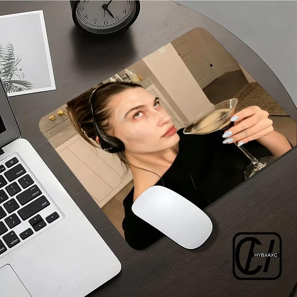 Funny Meme H-Haylie Bieber Mouse Pad Small Size Gaming Mouse Pad Gamer Company Keyboard Mouse Mat Carpet Computer Desk Mat XAXC