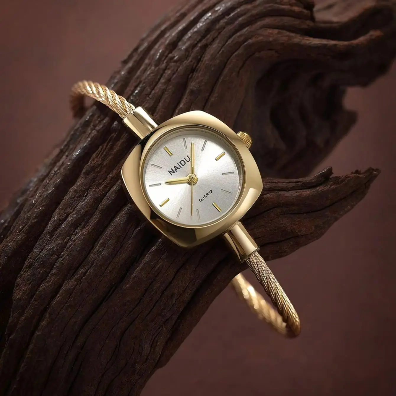 1 Piece of Women's Retro Casual Simple and Stylish Quartz Movement Watch Suitable for Daily Wear