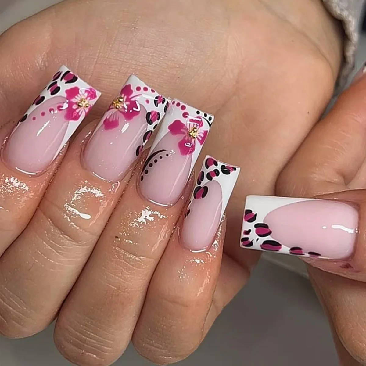 

24PCS White Pink Leopard Pattern French Flower Design Fake Nails Spicy Girl Sexy Medium Rectangular Press on Nails Tool Set