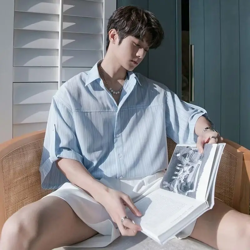 

Light Blue Horizontal Stripe Short Sleeve Button Down Shirt Casual Loose Fit Basic Men Shirt