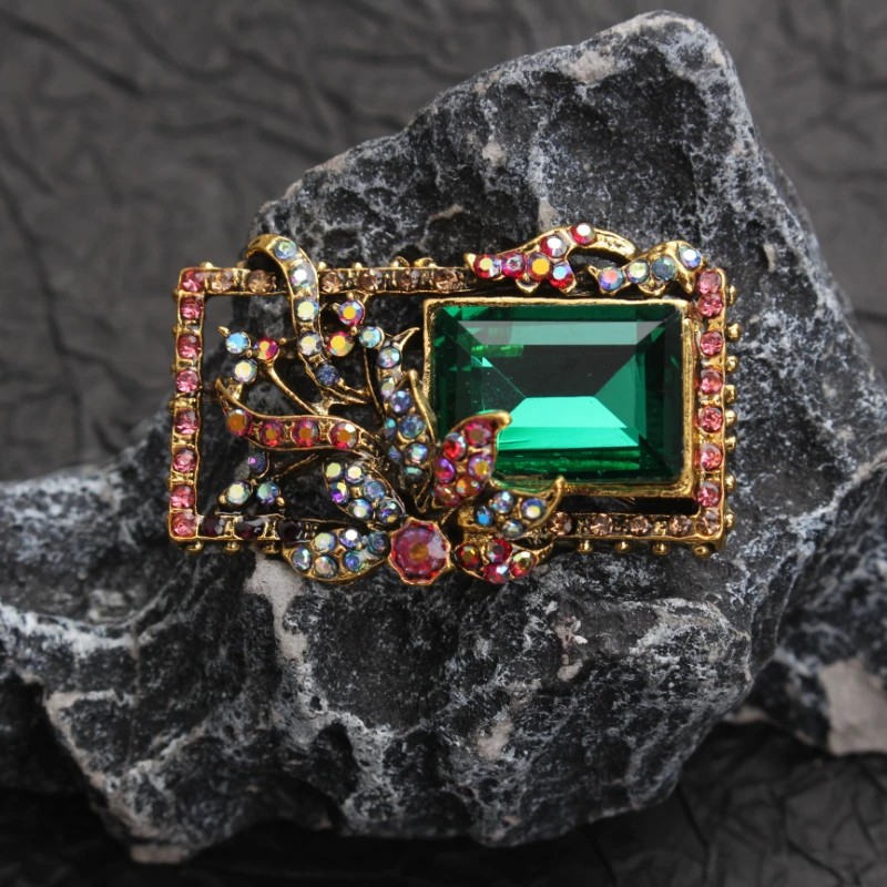 Opulent Emerald Green Crystal Brooch, Vintage Ornate Fashion Accessory