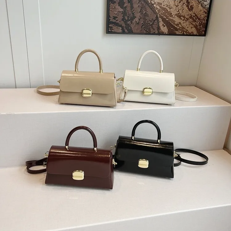 

Elegant Retro Shoulder Bag 2025 New for Women, Soft Leather Crossbody Purse, Fashionable Spacious Tote for All Occasions