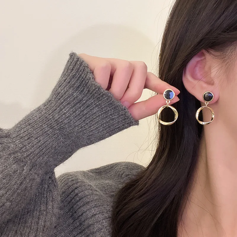 Retro Style French Small Black Circle Earrings Without Piercing Hole Temperament Ear Clips Earrings for Women Female Party