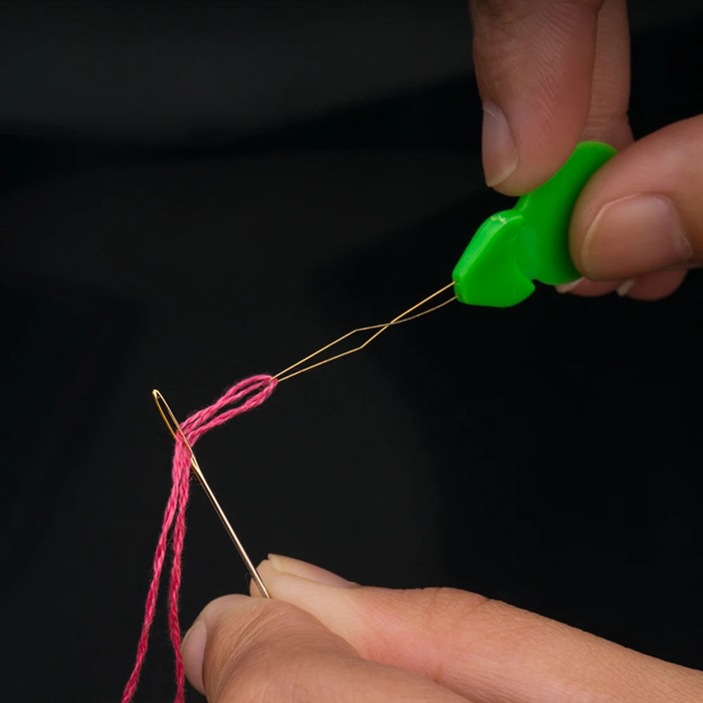 10/50/100pcs New Plastic Bow Stitch Insertion Hand Machine Sewing Tool Needle Threader