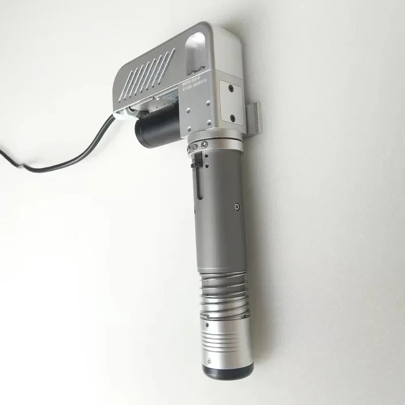 

Oscillating knife tool with air cooling for digital cutting machine